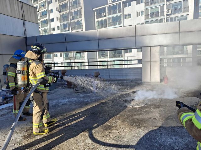 속초 상가 건물 옥상 화재