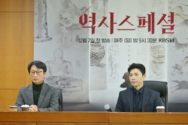 '역사스페셜 - 시간여행자'의 나원식 KBS CP(좌)와 배우 지승현(우)