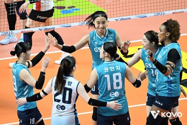 득점 후 기뻐하는 GS칼텍스 선수들