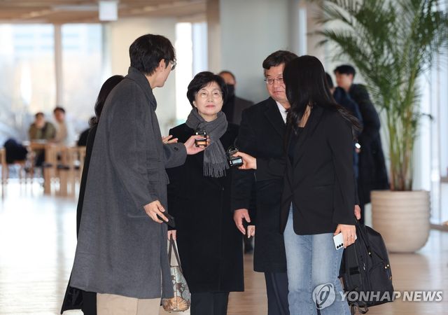 김기현 의원 부인, 민중기 특검 소환