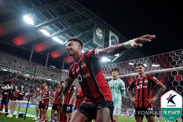 승리 세리머니 하는 린가드