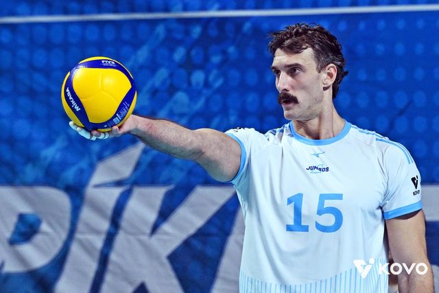 서브 준비하는 대한항공의 러셀 