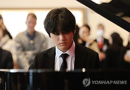 피아니스트 임윤찬