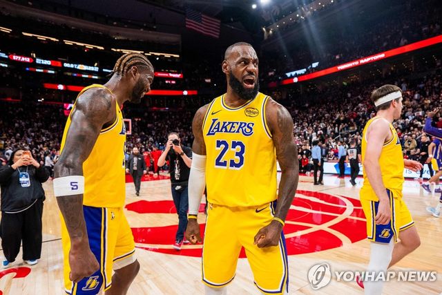 기뻐하는 르브론 제임스