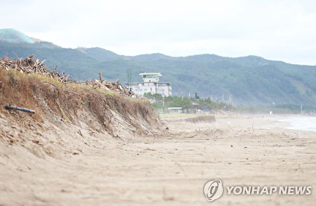 침식 중인 삼척 맹방해변