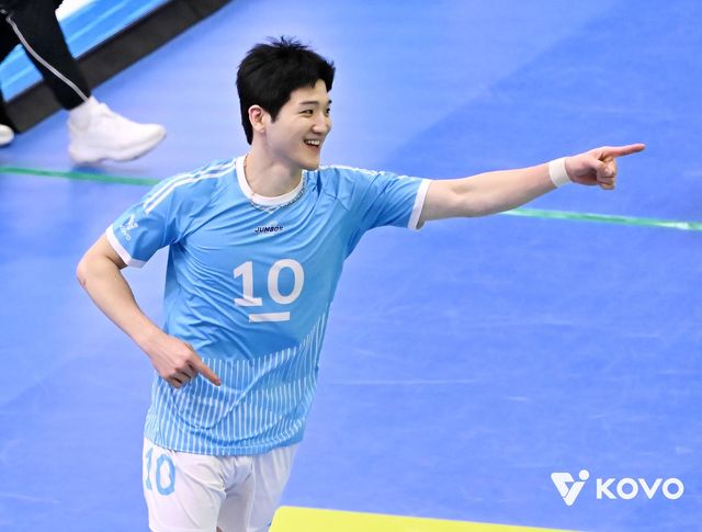 득점 후 기뻐하는 대한항공의 정지석