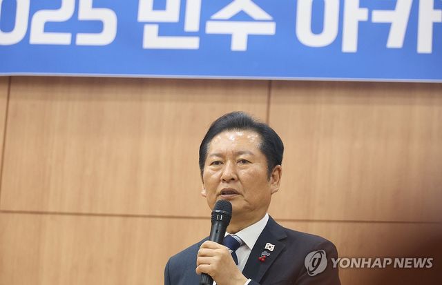 제주 민주 아카데미에서 강연하는 정청래 대표