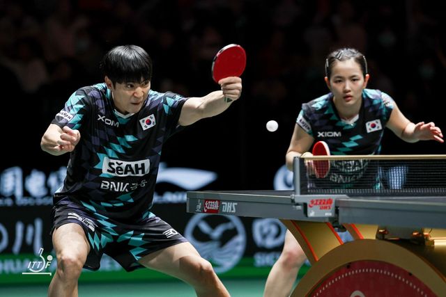 혼성단체 월드컵 혼합복식에 나선 박강현(왼쪽)과 김나영 