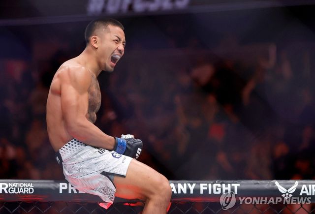 아시아 남성 선수 최초로 UFC 챔피언이 된 조슈아 반