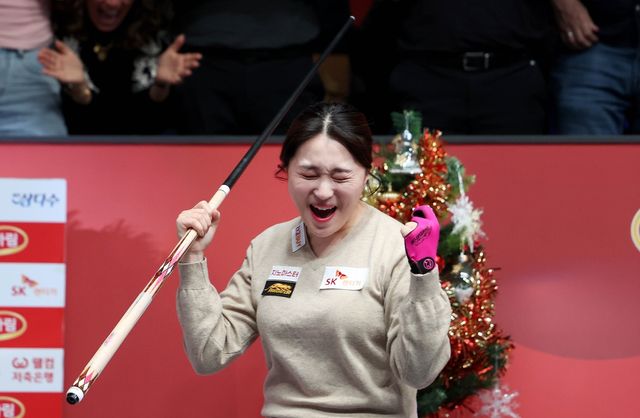 행운의 우승을 결정한 순간 환호한 강지은