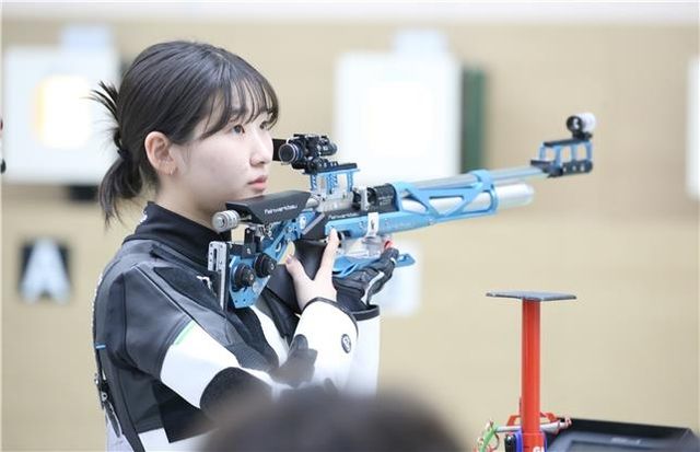 경기를 마친 뒤 점수를 확인하는 최가혜