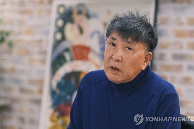 새 앨범 '글로리 데이즈' 발매한 가수 이광조