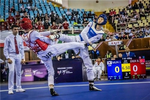 남자 68㎏급 문진호(오른쪽)의 결승 경기 모습.