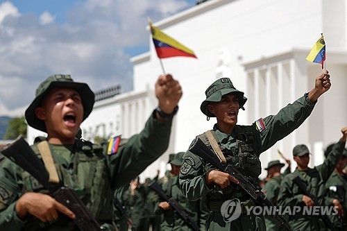 군사훈련에 참가한 베네수엘라 군인들 