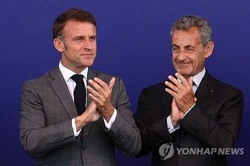 마크롱 대통령과 사르코지 전 대통령
