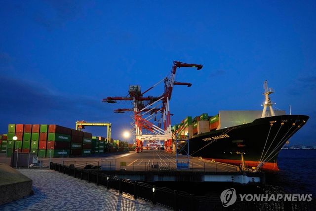 일본 도쿄 컨테이너선