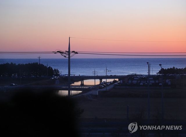 동해선에서 바라본 일출