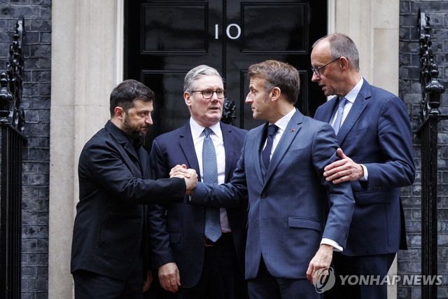 8일 런던에서 모인 유럽 3개국과 우크라이나 정상