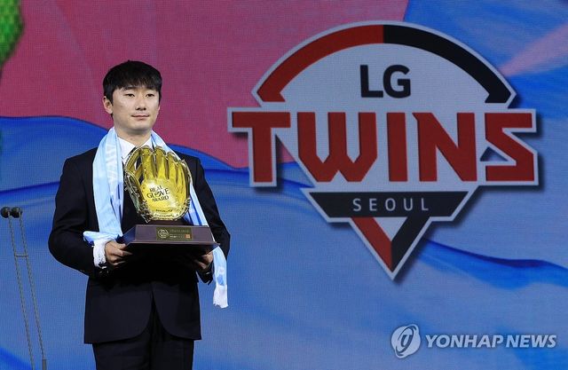 '리얼글러브어워드' 2루수 부문 LG 신민재