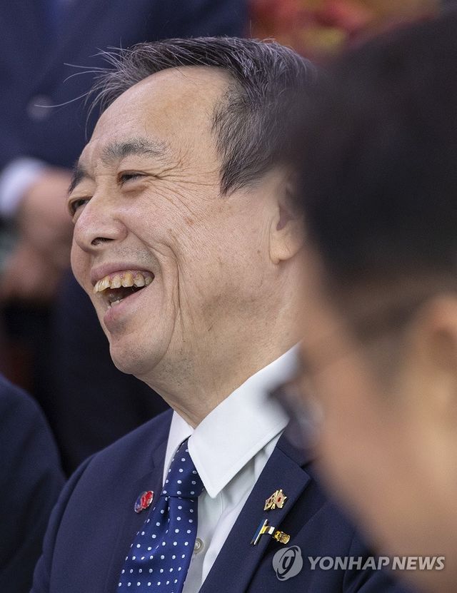 '파안대소'하는 코이치 주한일본대사