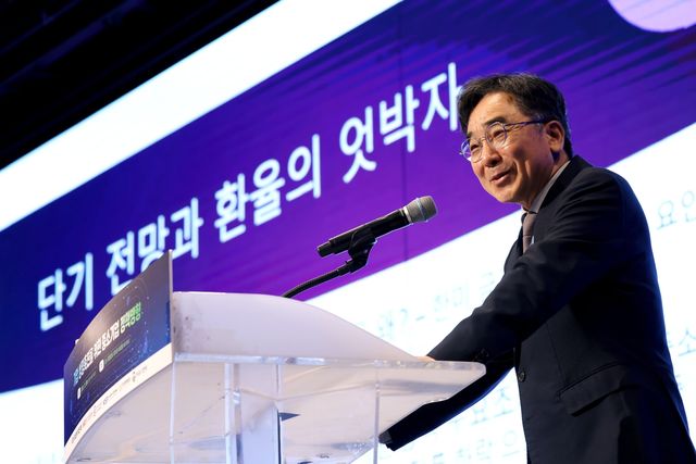 '중소기업 정책 심포지엄'에 기조강연자로 나선 유종일 KDI국제정책대학원 명예교수