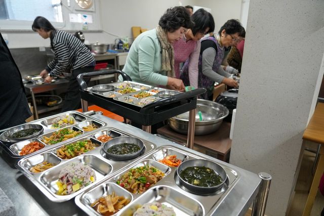 제미담은 간편식 경로당 급식 품평회