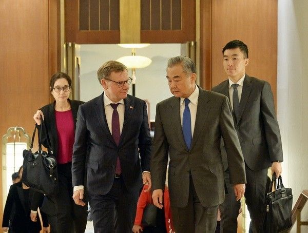 요한 바데풀 독일 외무장관과 왕이 중국 외교부장