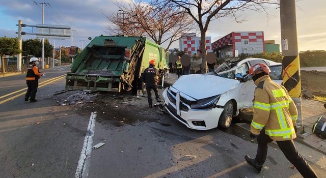 청소차-승용차 교통사고