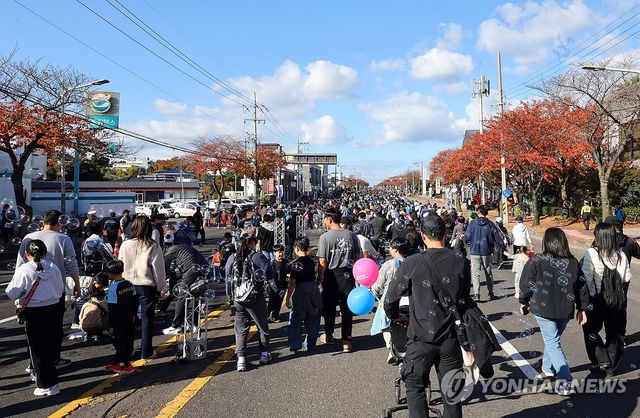 '차 없는 거리 걸어요'