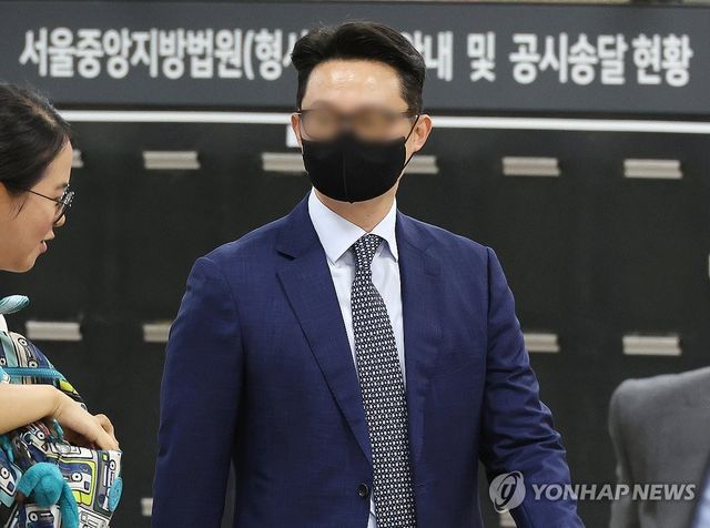 법원 출석하는 전 통일교 세계본부장