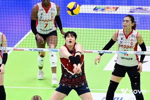 공 올리는 김희진