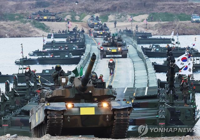 남한강 도하하는 K2 전차