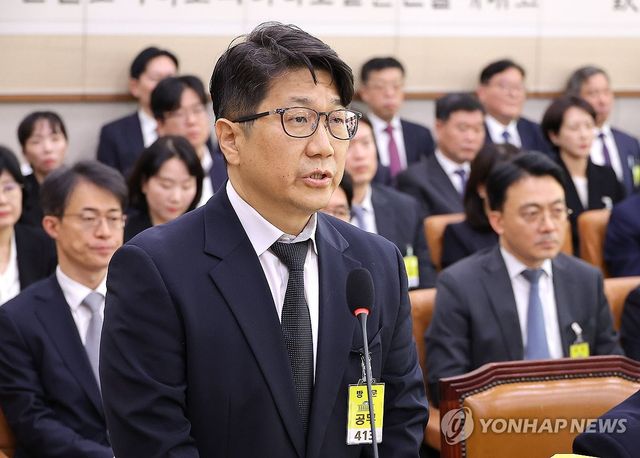 의원 질의 답변하는 문지석 검사