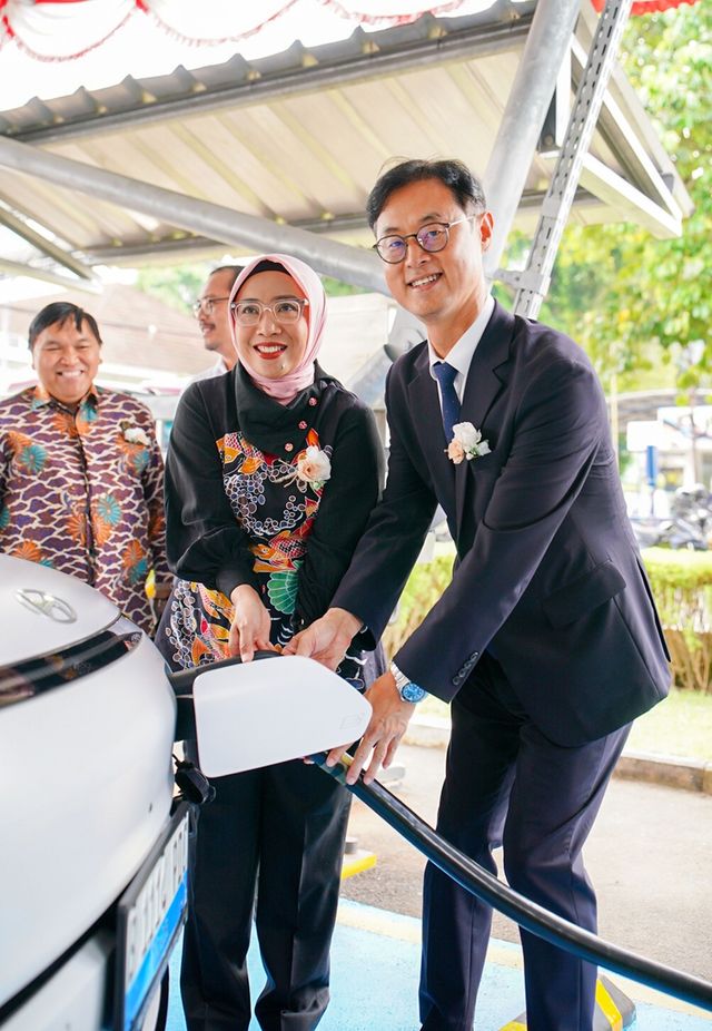 한-인니 전기차 인도 및 복합충전소 개통식