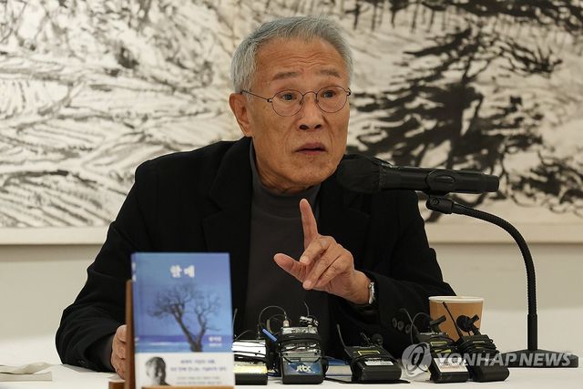 소설가 황석영, 신작 장편소설 '할매' 출간 기자간담회