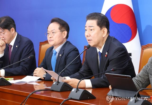 더불어민주당 원내대책회의, 발언하는 김병기 원내대표