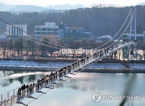 의암호 전망 출렁다리 '춘천사이로 248'