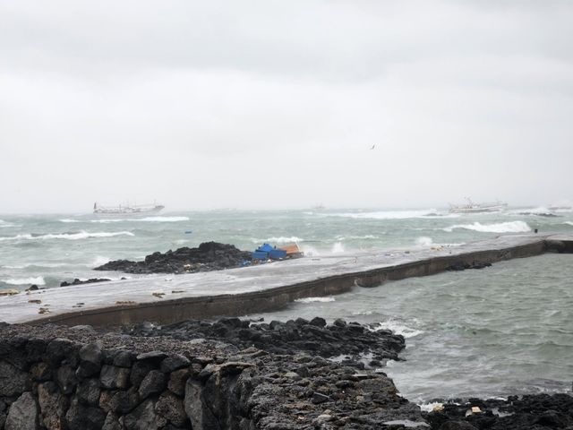 제주 해상서 어선 2척 좌초
