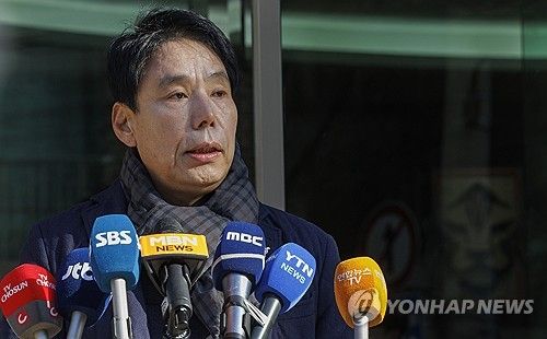 질문에 답하는 신문선 축구협회장 후보
