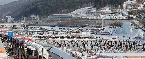 홍천강 꽁꽁축제 주말 인파