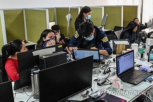 온라인 사기 조직 급습 현장