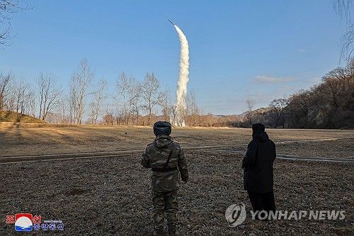 北, 전략순항미사일 시험발사…김정은 "전쟁억제수단 완비"