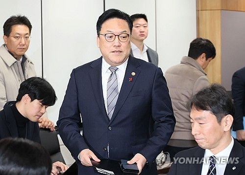 금융상황 점검회의 참석하는 김병환 금융위원장