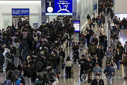 붐비는 인천국제공항 출국장