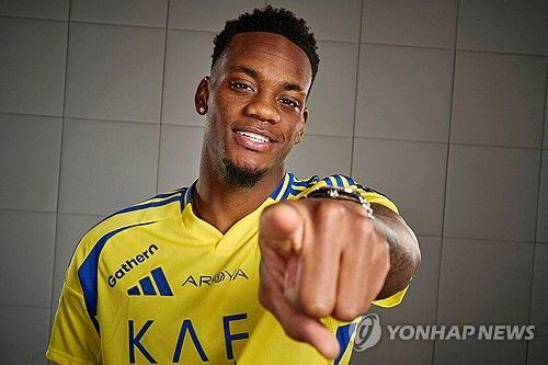 알 나스르 유니폼을 입은 두란.