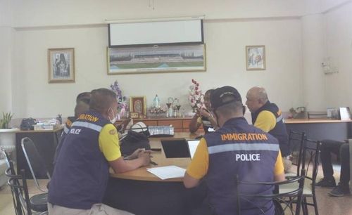 외국어학원 단속 나선 태국 경찰