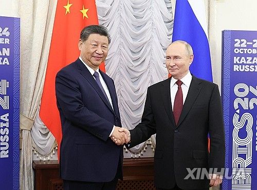 시진핑 중국 국가주석(왼쪽)과 블라디미르 푸틴 러시아 대통령(오른쪽)