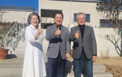 문재인 전 대통령 예방한 김영록 전남지사(가운데)