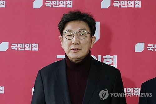 브리핑 하는 권성동 원내대표