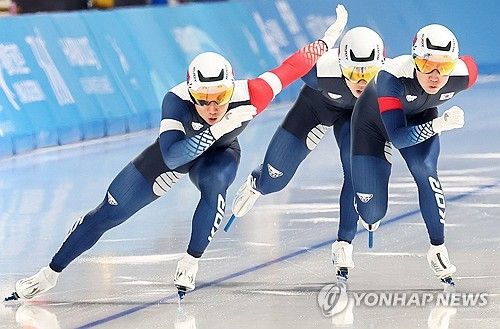 남자 팀 스프린트 '한 몸처럼'